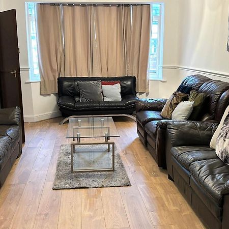 London Luxury 5 Bedroom House 2 Min Walk To The Tube Station Dagenham Exterior photo