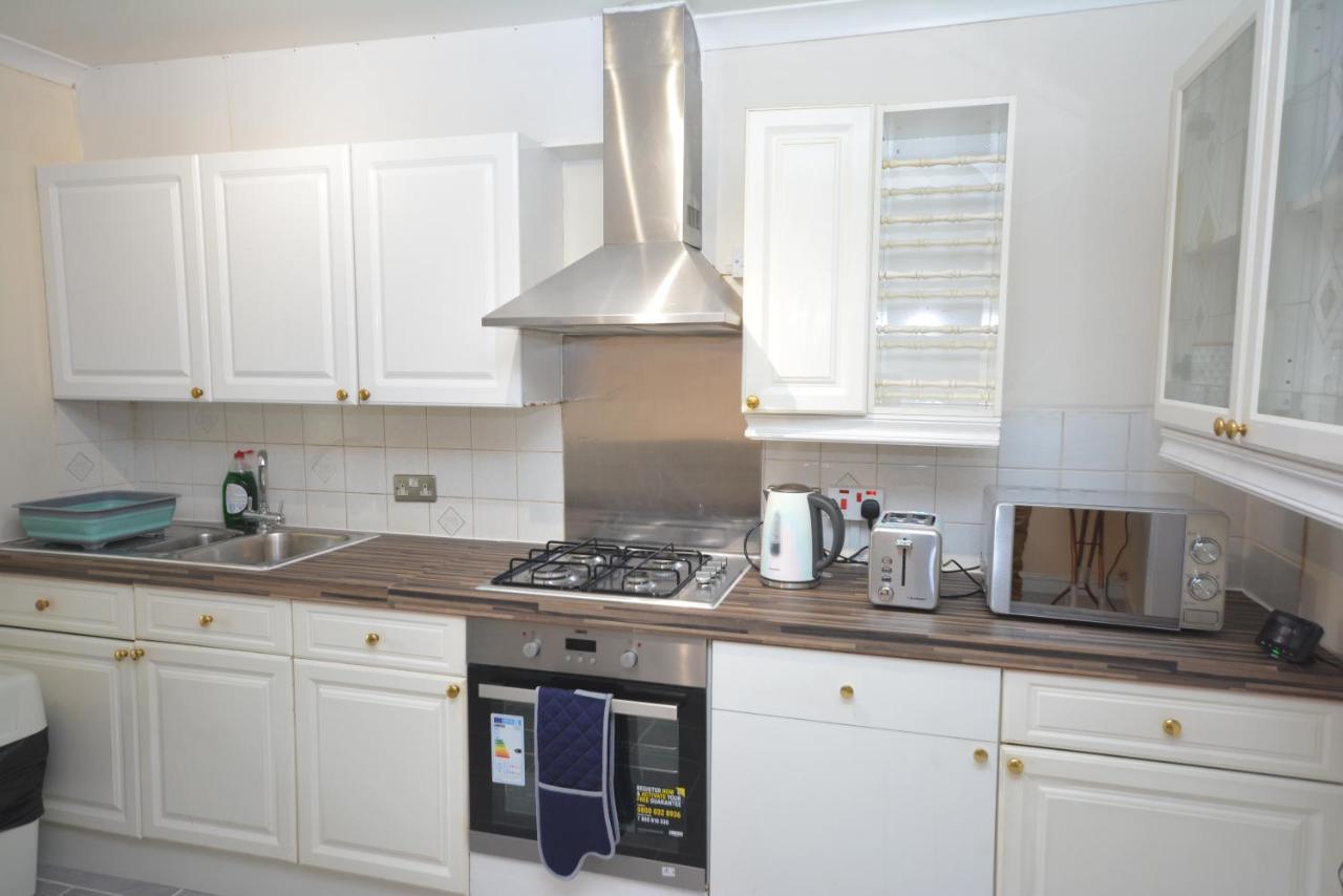 London Luxury 5 Bedroom House 2 Min Walk To The Tube Station Dagenham Exterior photo