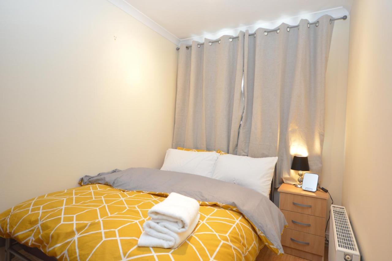 London Luxury 5 Bedroom House 2 Min Walk To The Tube Station Dagenham Exterior photo