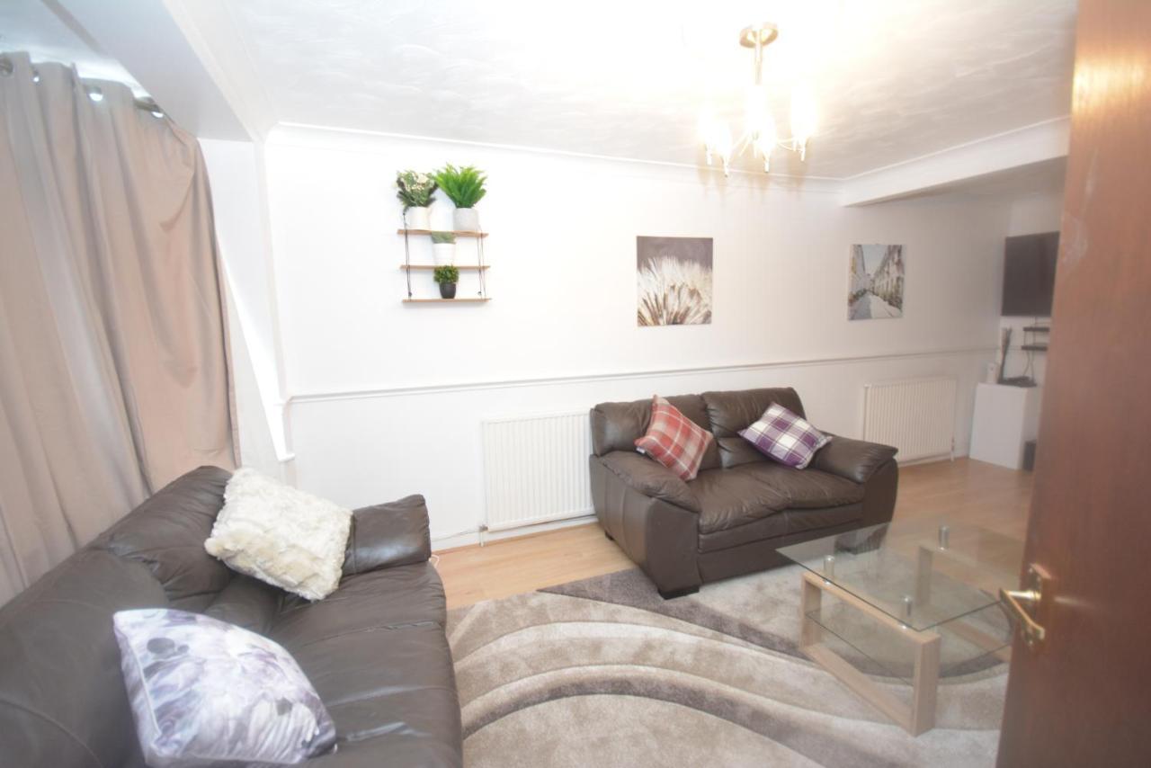London Luxury 5 Bedroom House 2 Min Walk To The Tube Station Dagenham Exterior photo