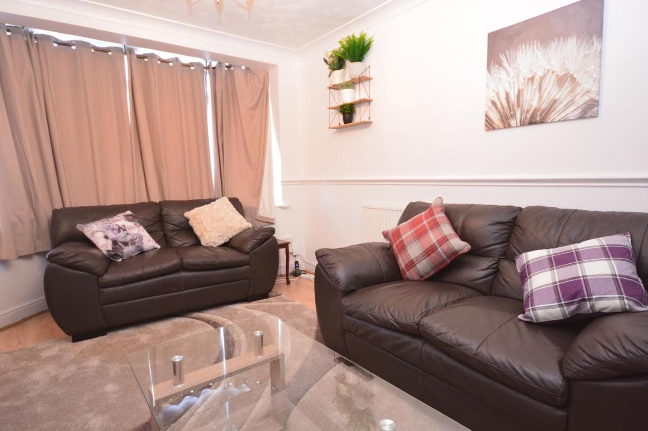 London Luxury 5 Bedroom House 2 Min Walk To The Tube Station Dagenham Exterior photo