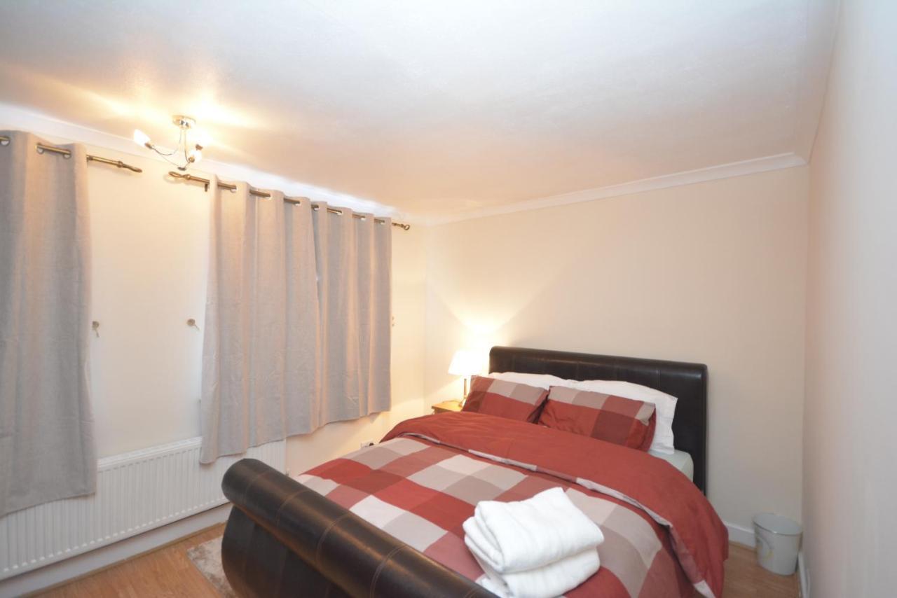 London Luxury 5 Bedroom House 2 Min Walk To The Tube Station Dagenham Exterior photo