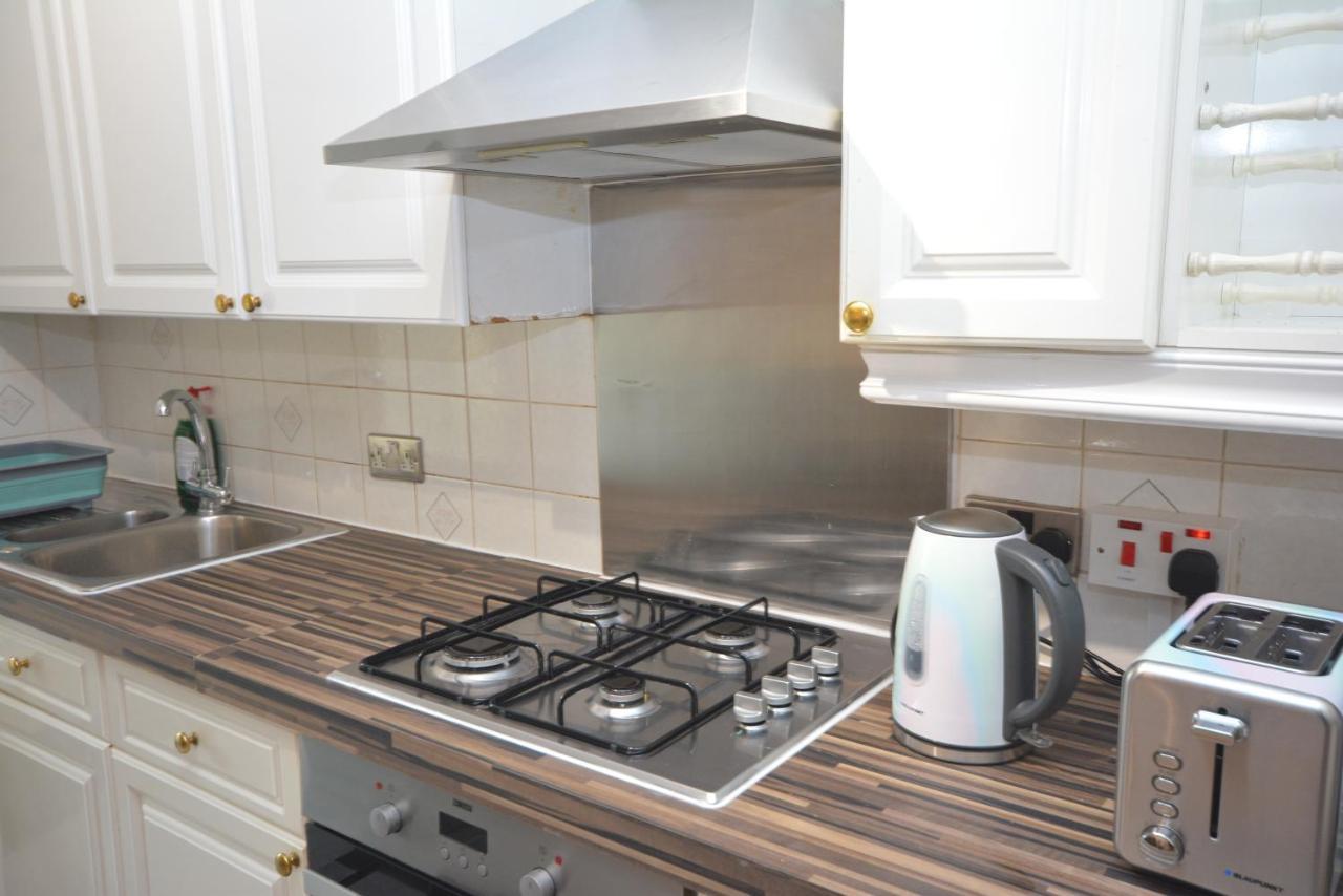 London Luxury 5 Bedroom House 2 Min Walk To The Tube Station Dagenham Exterior photo