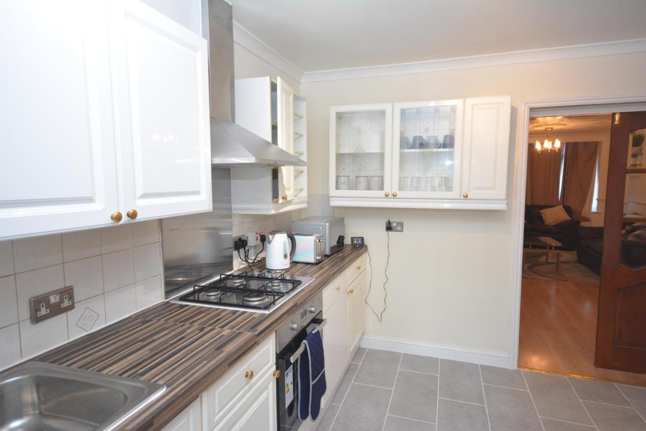 London Luxury 5 Bedroom House 2 Min Walk To The Tube Station Dagenham Exterior photo
