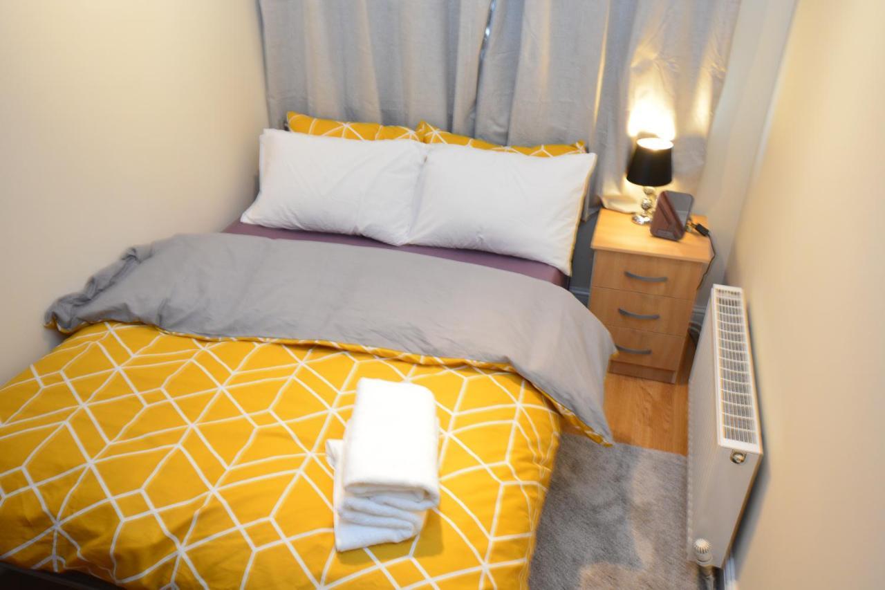 London Luxury 5 Bedroom House 2 Min Walk To The Tube Station Dagenham Exterior photo