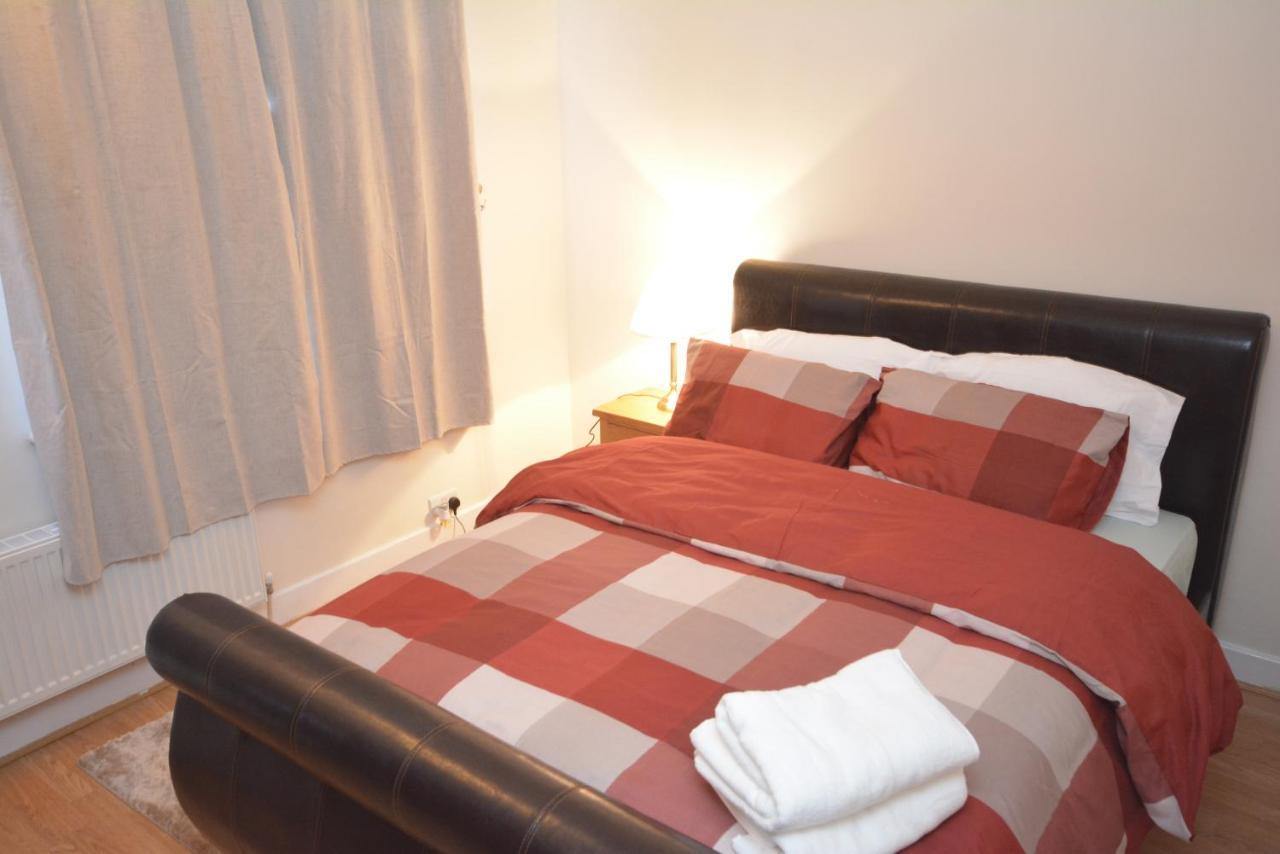 London Luxury 5 Bedroom House 2 Min Walk To The Tube Station Dagenham Exterior photo