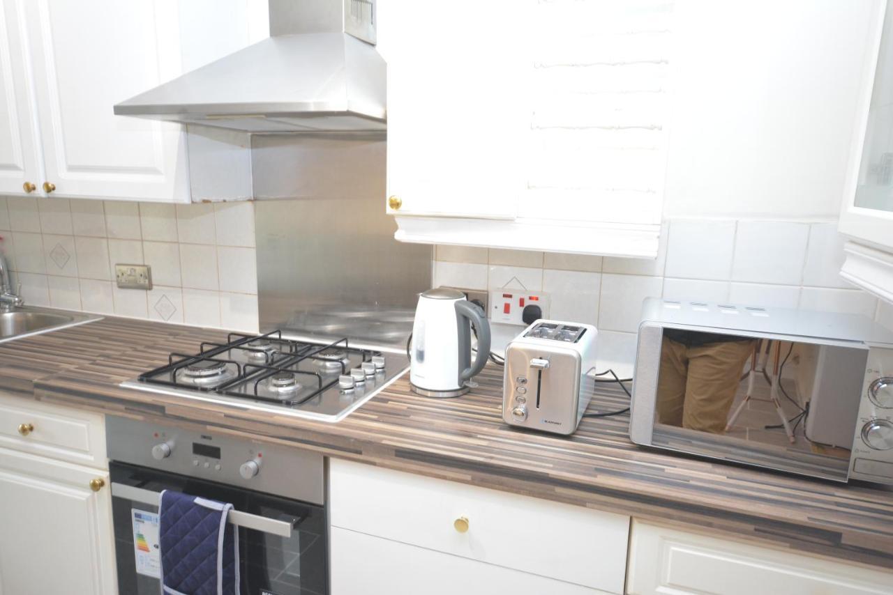 London Luxury 5 Bedroom House 2 Min Walk To The Tube Station Dagenham Exterior photo
