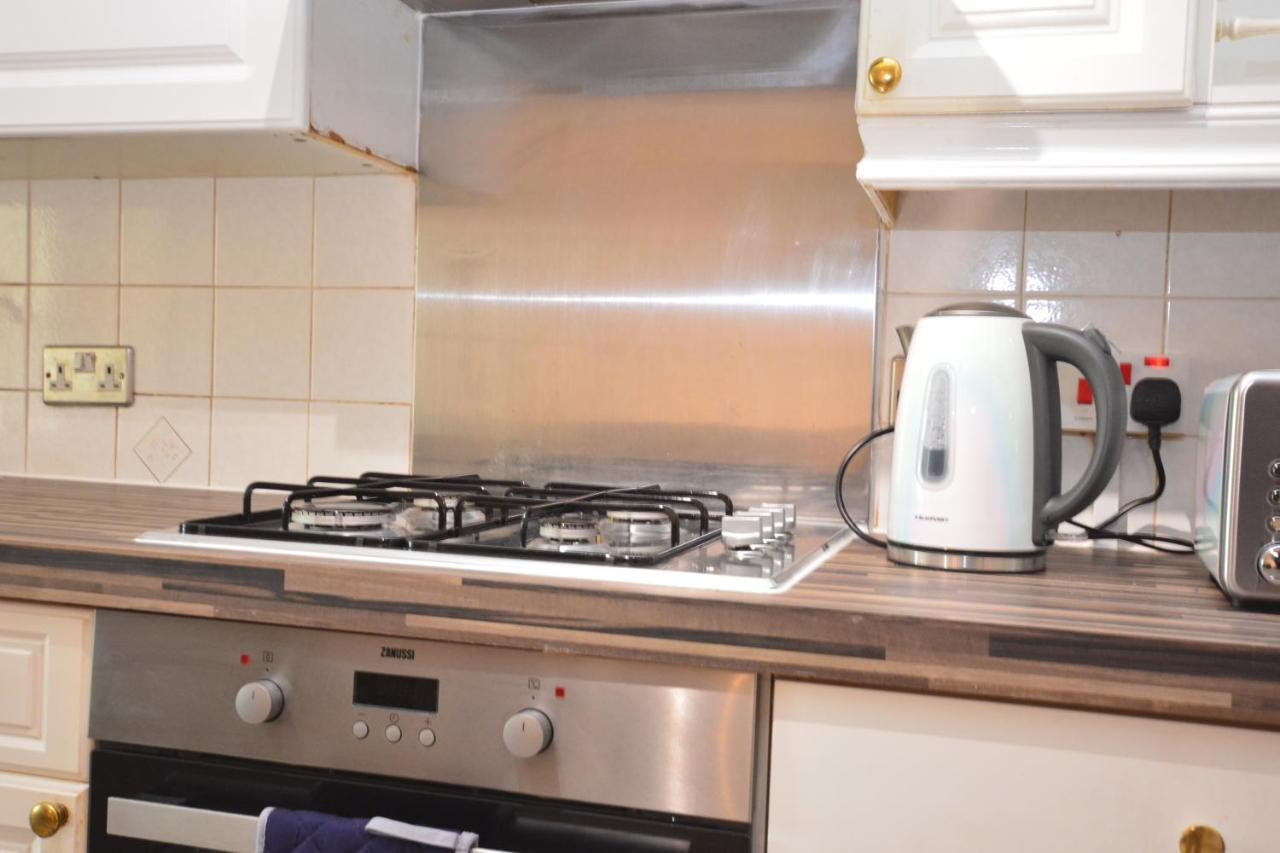 London Luxury 5 Bedroom House 2 Min Walk To The Tube Station Dagenham Exterior photo