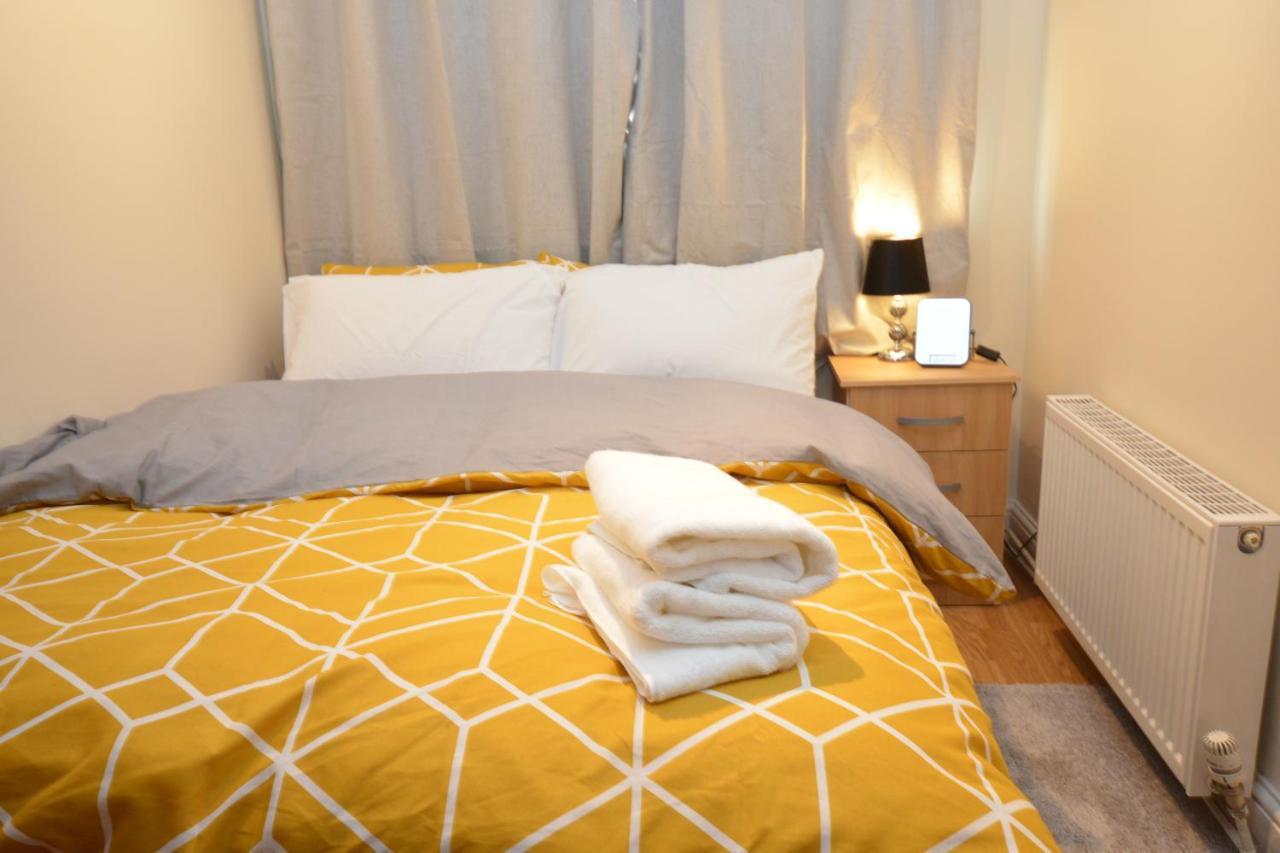 London Luxury 5 Bedroom House 2 Min Walk To The Tube Station Dagenham Exterior photo