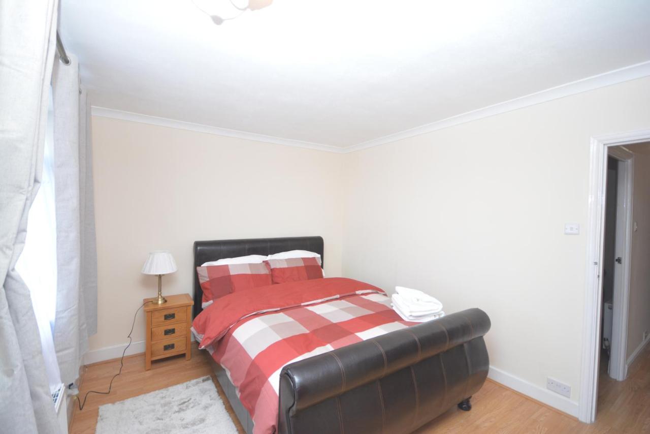 London Luxury 5 Bedroom House 2 Min Walk To The Tube Station Dagenham Exterior photo