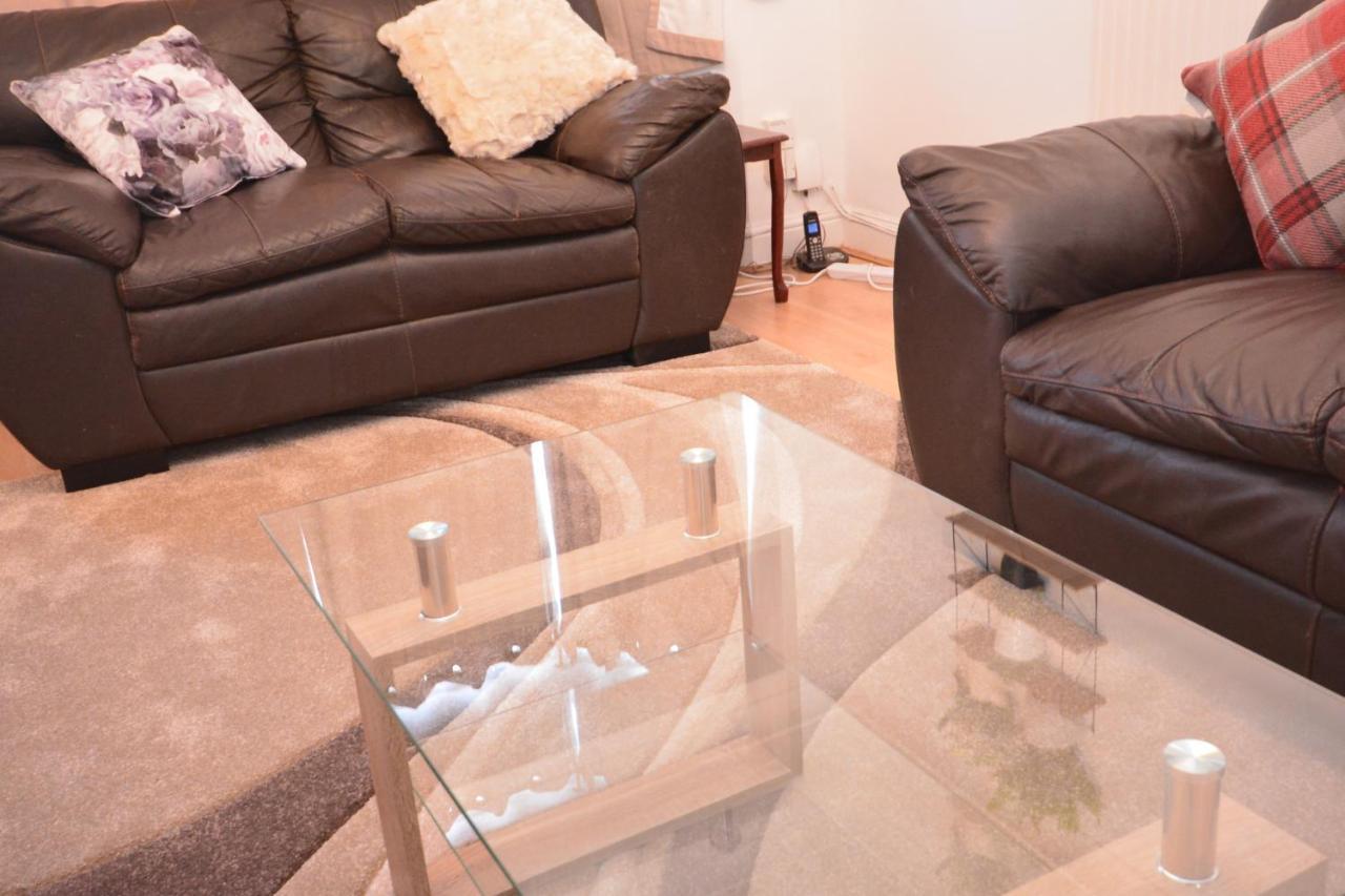 London Luxury 5 Bedroom House 2 Min Walk To The Tube Station Dagenham Exterior photo