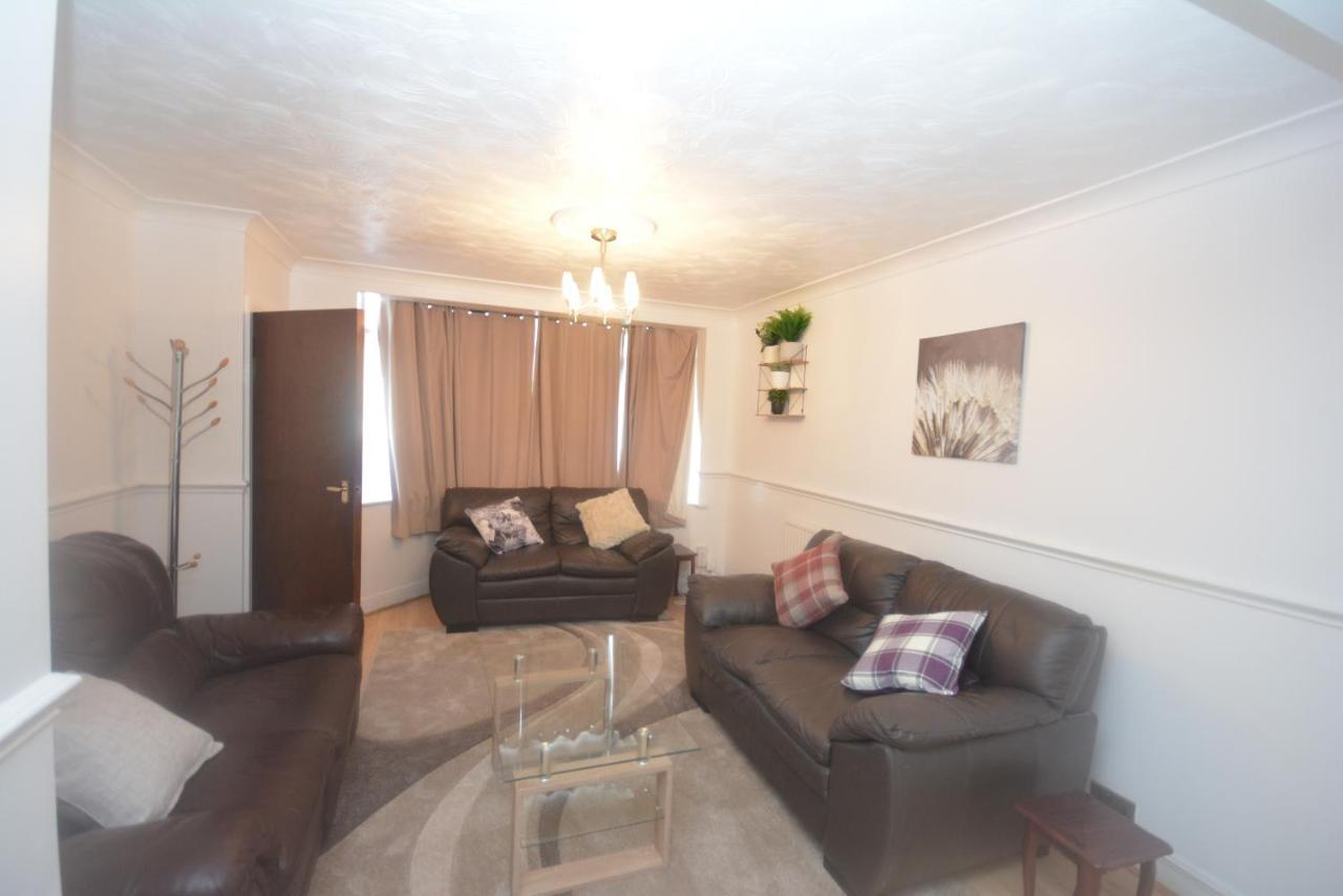 London Luxury 5 Bedroom House 2 Min Walk To The Tube Station Dagenham Exterior photo