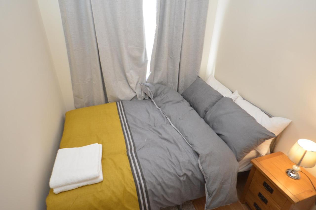 London Luxury 5 Bedroom House 2 Min Walk To The Tube Station Dagenham Exterior photo