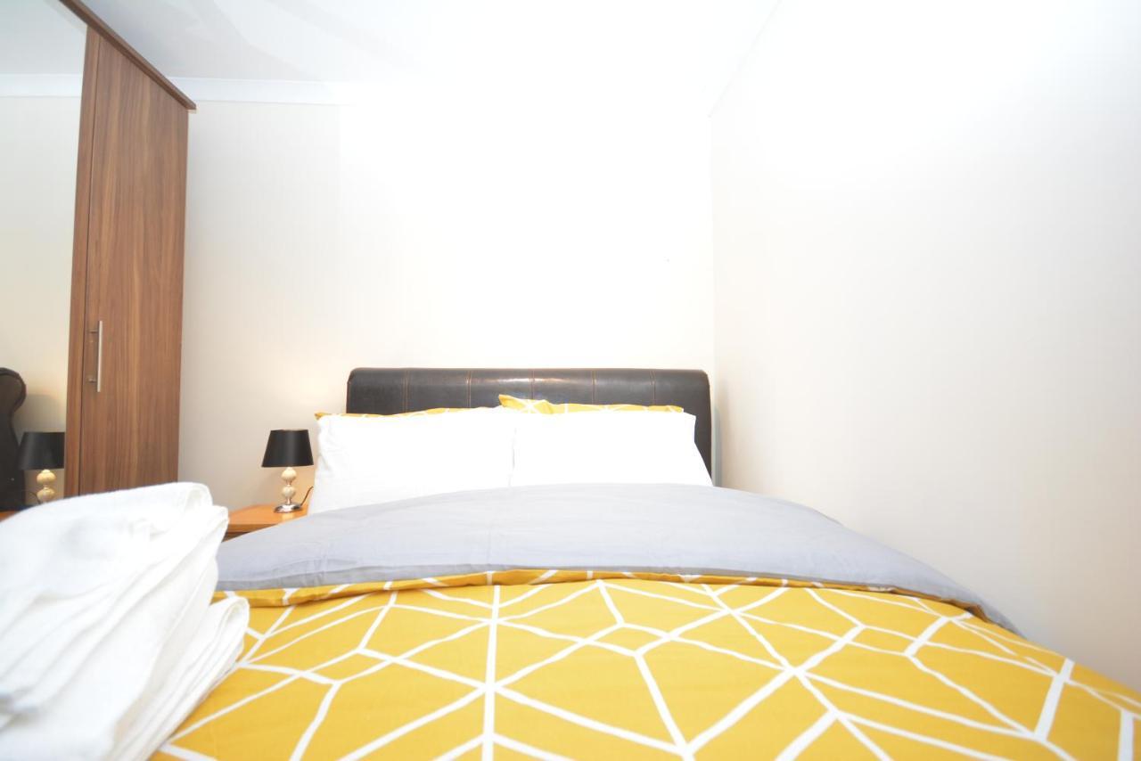 London Luxury 5 Bedroom House 2 Min Walk To The Tube Station Dagenham Exterior photo