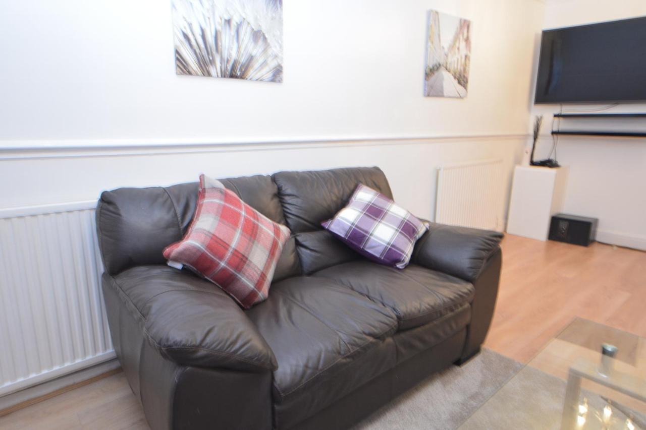 London Luxury 5 Bedroom House 2 Min Walk To The Tube Station Dagenham Exterior photo