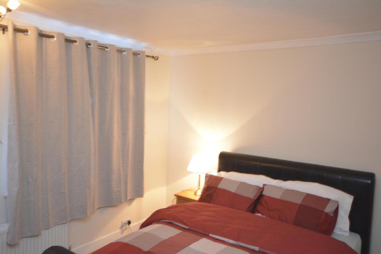 London Luxury 5 Bedroom House 2 Min Walk To The Tube Station Dagenham Exterior photo