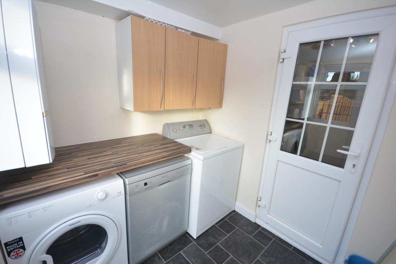 London Luxury 5 Bedroom House 2 Min Walk To The Tube Station Dagenham Exterior photo