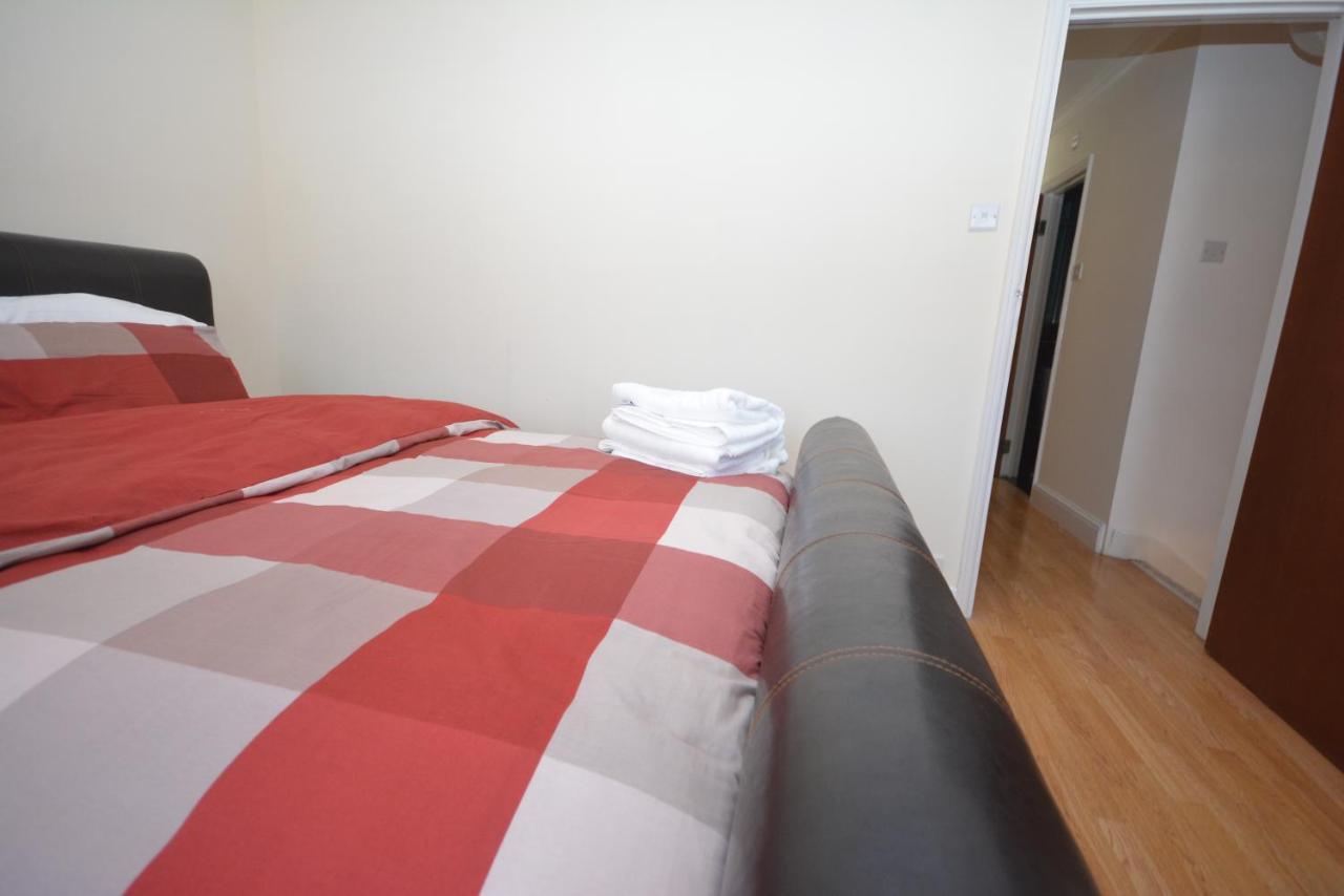 London Luxury 5 Bedroom House 2 Min Walk To The Tube Station Dagenham Exterior photo