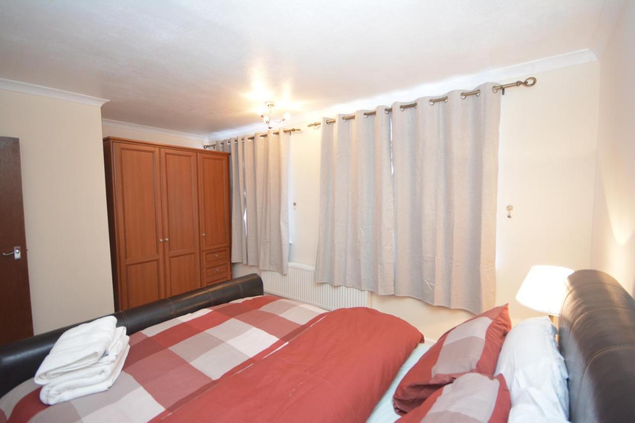 London Luxury 5 Bedroom House 2 Min Walk To The Tube Station Dagenham Exterior photo