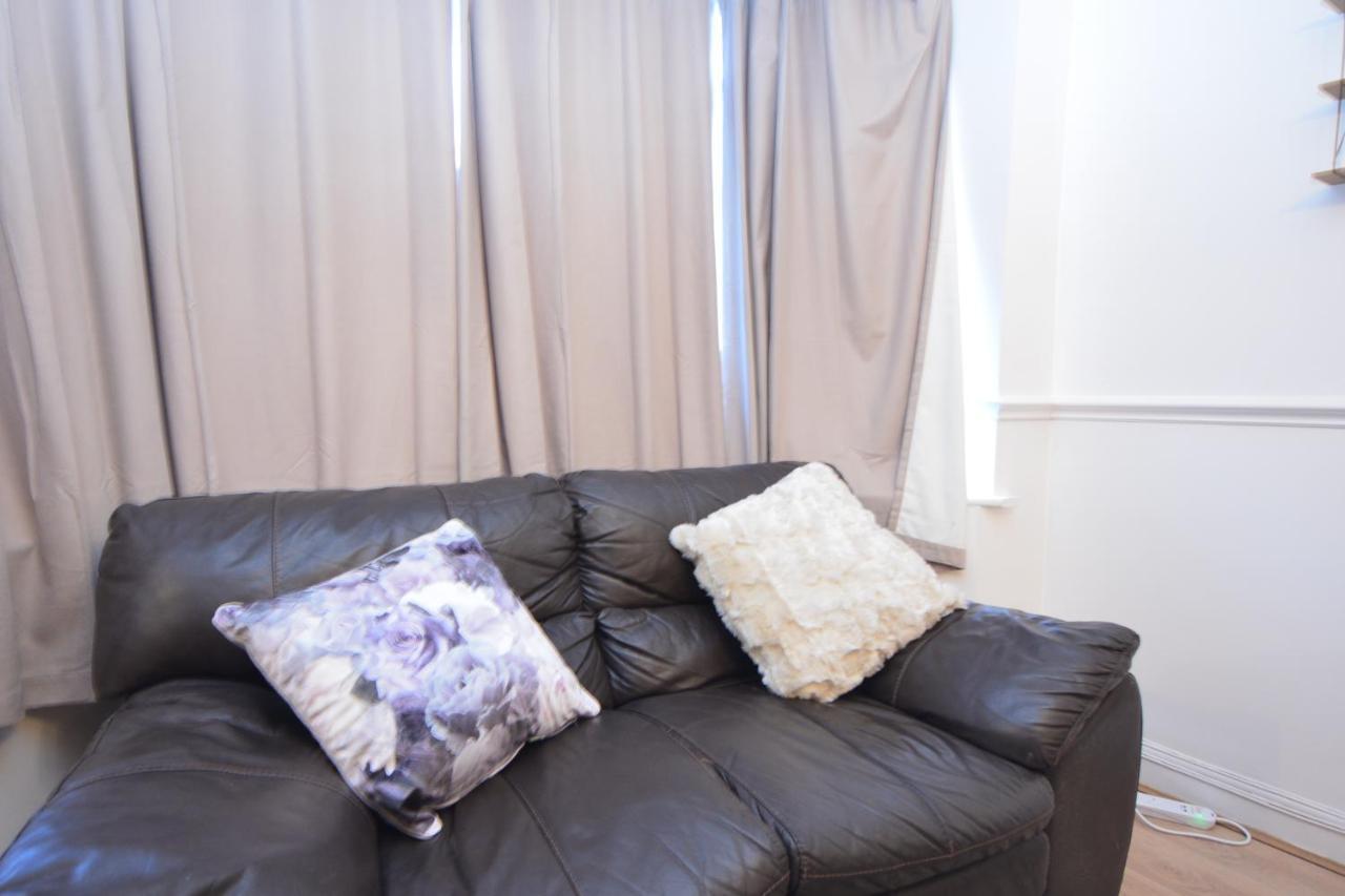 London Luxury 5 Bedroom House 2 Min Walk To The Tube Station Dagenham Exterior photo