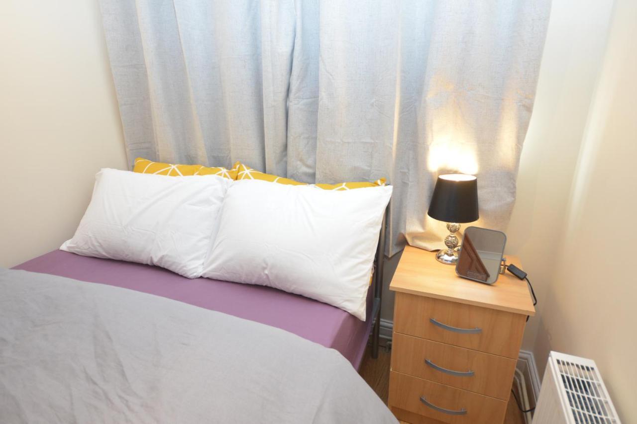 London Luxury 5 Bedroom House 2 Min Walk To The Tube Station Dagenham Exterior photo
