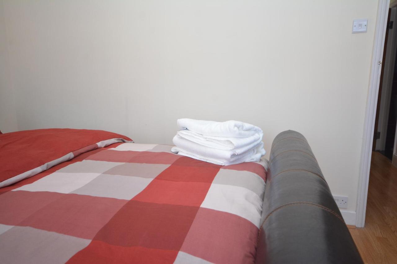 London Luxury 5 Bedroom House 2 Min Walk To The Tube Station Dagenham Exterior photo