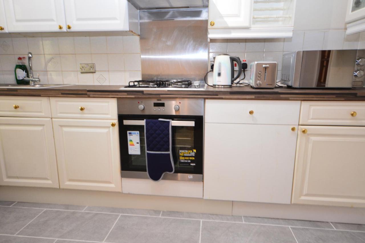London Luxury 5 Bedroom House 2 Min Walk To The Tube Station Dagenham Exterior photo