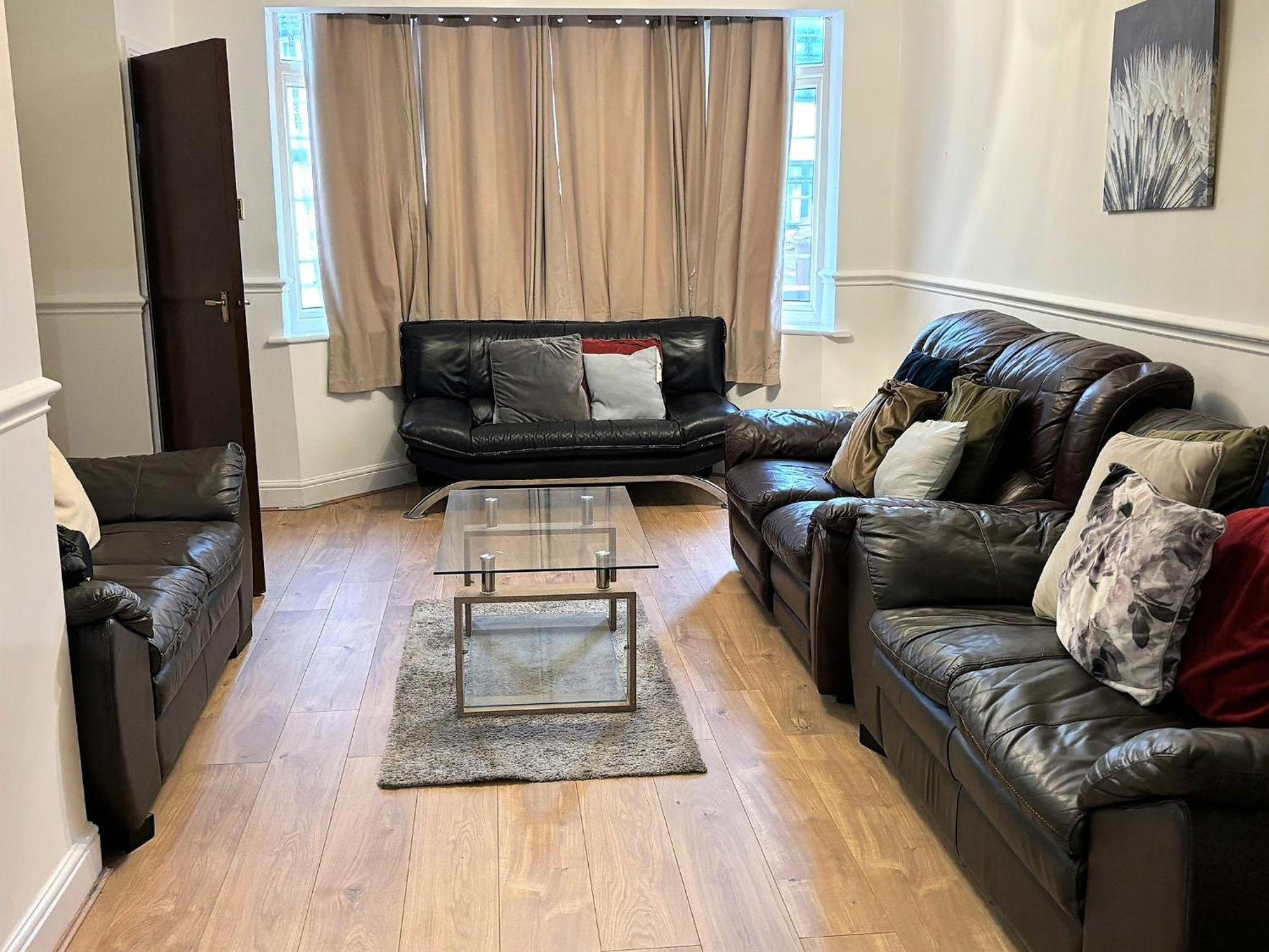 London Luxury 5 Bedroom House 2 Min Walk To The Tube Station Dagenham Exterior photo