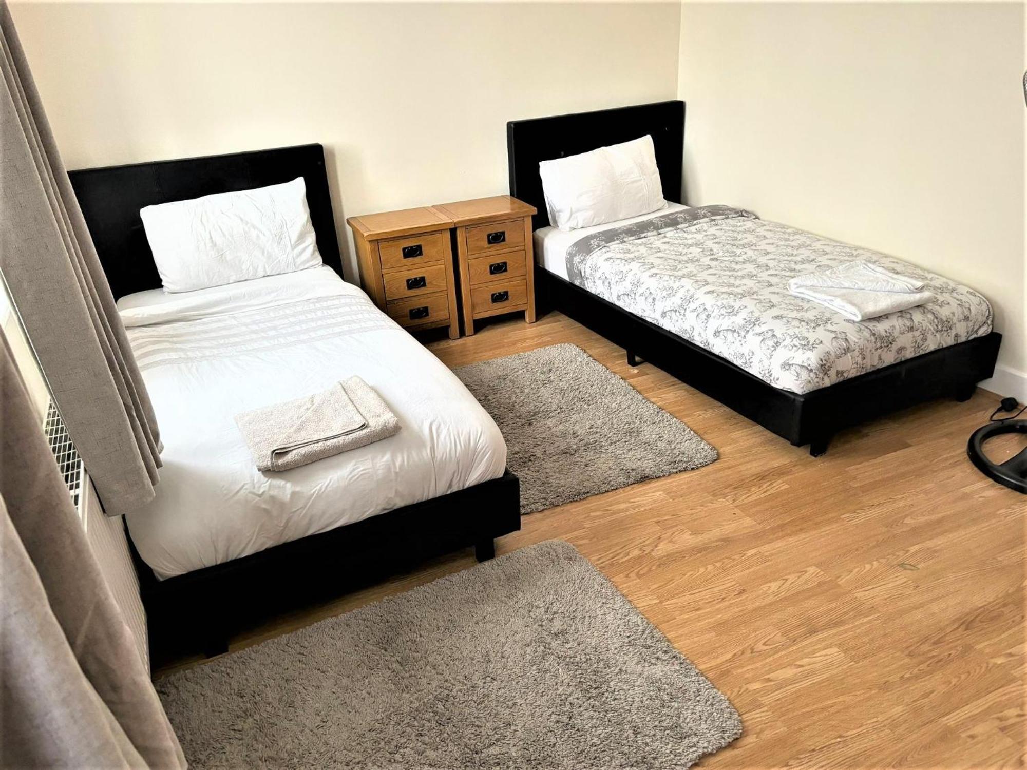 London Luxury 5 Bedroom House 2 Min Walk To The Tube Station Dagenham Exterior photo