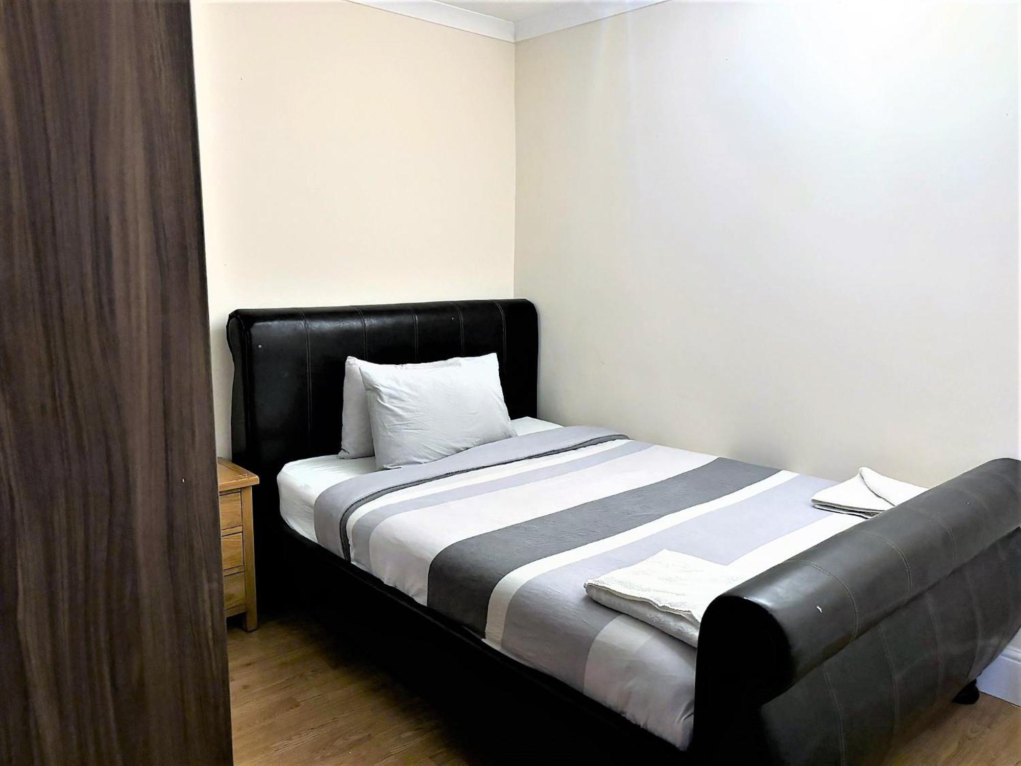 London Luxury 5 Bedroom House 2 Min Walk To The Tube Station Dagenham Exterior photo
